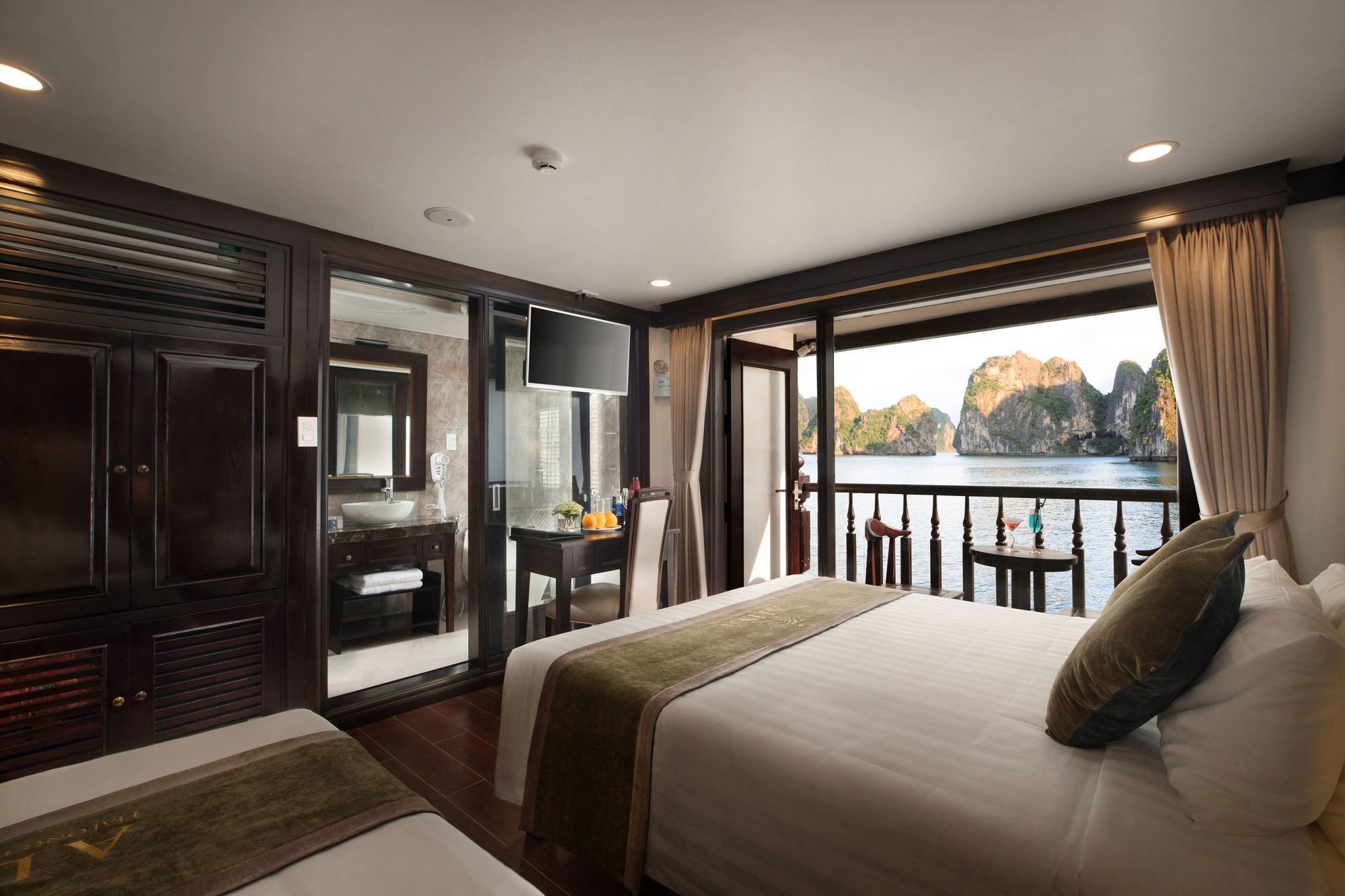 อลิสา พรีเมียร์ ครูซ Hotel ฮาลอง ภายนอก รูปภาพ